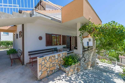 Ferienwohnung mit Balkon und Grill