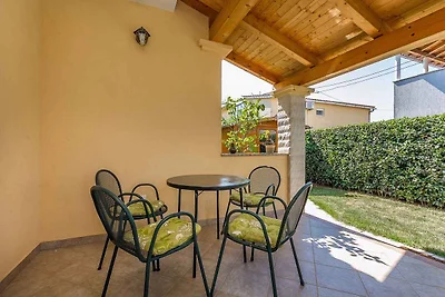 Villa mit Pool und mediterranem Garten