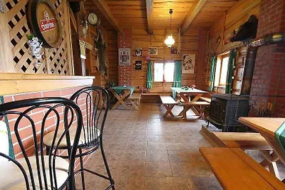 Ferienhaus mit Aussenpool und Lokal im