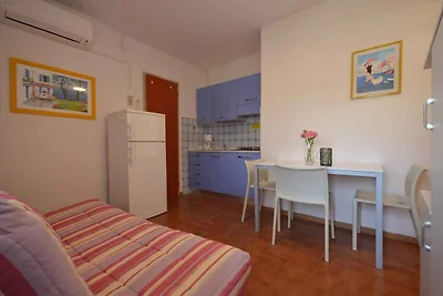 Studio mit Klimaanlage und Balkon