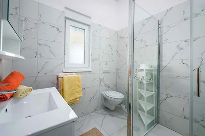 Ferienwohnung mit Garten und Klimaanlage