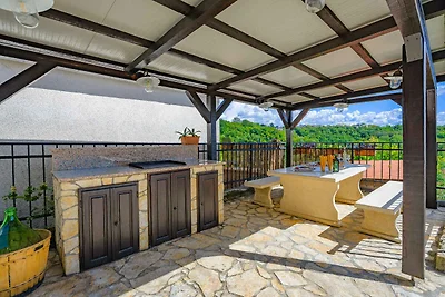 Villa mit Pool und Garten