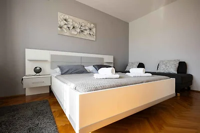 Ferienwohnung mit Pool, Grill und Klimaanlage