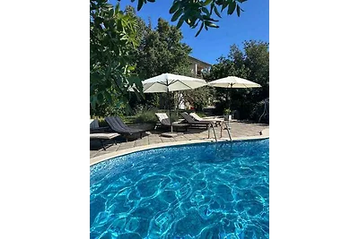 Ferienwohnung mit Pool & Balkon