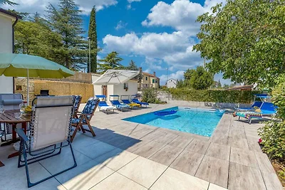 Authentische Steinvilla mit privatem Pool in 