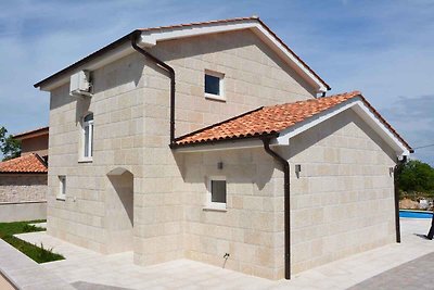 Villa Adeline mit Pool