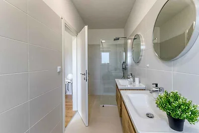 Modernes Haus mit 3 Schlafzimmern, privatem P