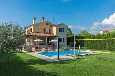 Villa mit Pool und Klimaanlage