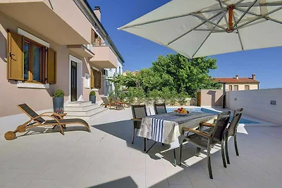 Ferienhaus mit Pool und Klimaanlage