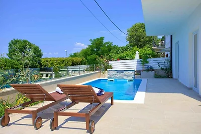 Villa im modernen Design mit privatem Pool un