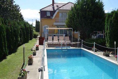Ferienhaus mit Pool und Terrasse