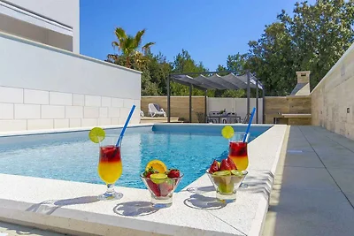 Ferienwohnung mit Klimaanlage und Pool