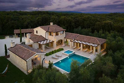 Villa mit Klimaanlage und Pool