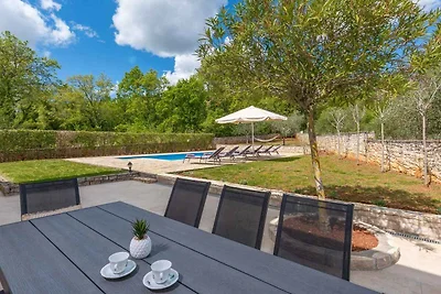 Villa mit Klimaanlage und Pool