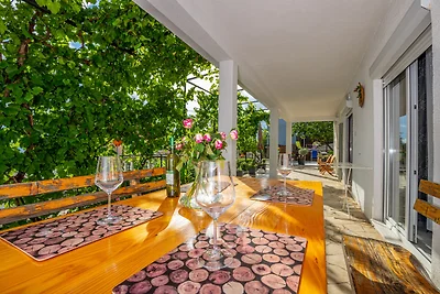 Ferienwohnung mit Meerblick und Pool