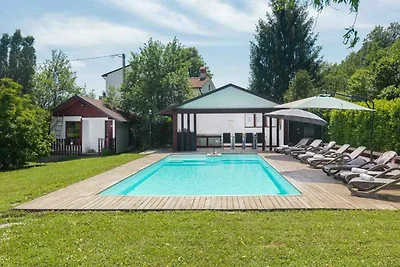 Villa mit beheiztem Pool und Klimaanlage