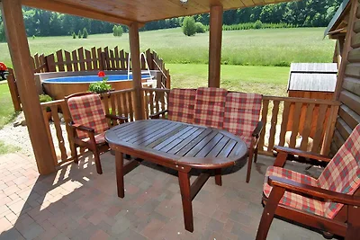 Ferienhaus mit Aussenpool und Internet