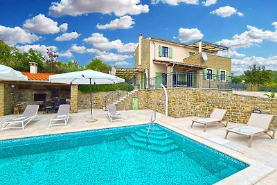 Villa mit Pool und Klimaanlage