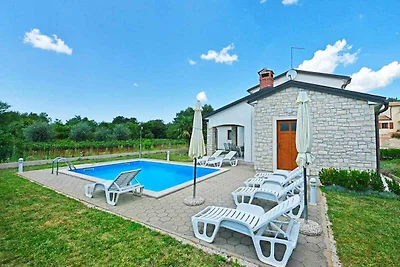 Villa mit Pool und Klimaanlage