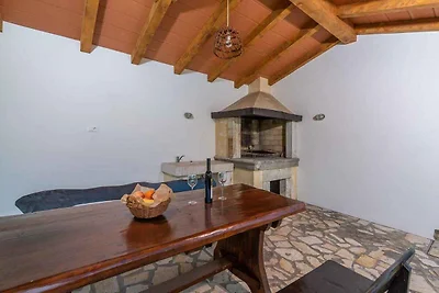Villa mit Pool und Garten