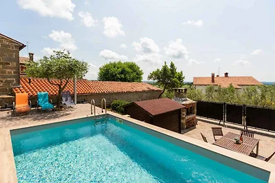 Villa mit Swimmingpool und Grillterrasse