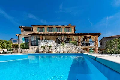 Villa mit Aussenpool