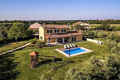 Villa mit Pool und Klimaanlage