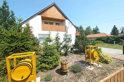Ferienhaus mit grossem Gaten und Klimaanlage