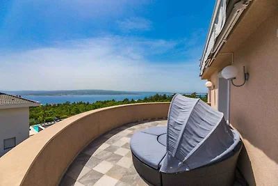 Villa mit Swimmingpool und Whirlpool