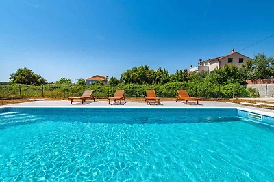 Ferienwohnung mit Balkon und Pool