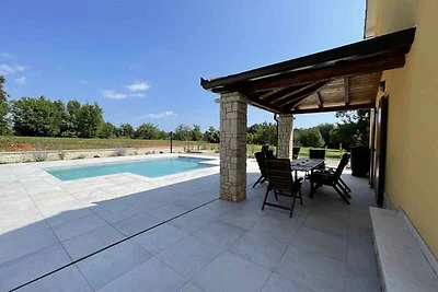 Ferienhaus mit Pool für 4-6 Personen
