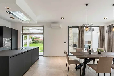 Villa mit privatem Pool und Whirlpool
