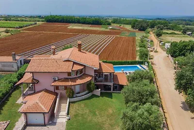 Villa mit beheiztem Pool