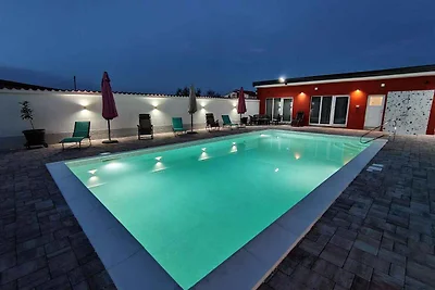 Ferienwohnung mit Pool und Klimaanlage