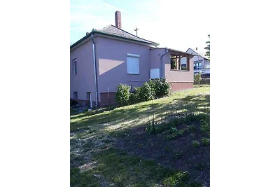 Ferienhaus mit Terrasse und grossem Garten