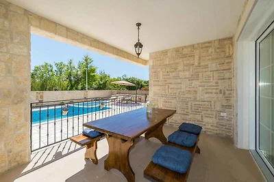 Wunderschöne Steinhausvilla in Privlaka mit b