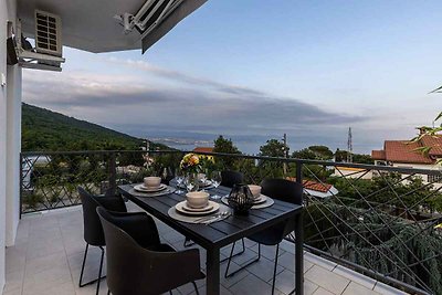 Ferienwohnung mit Pool und Meerblick