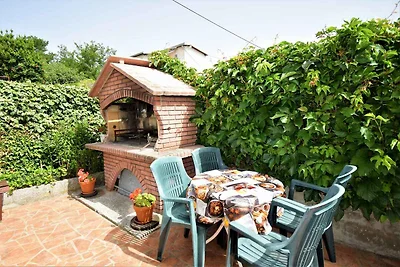 Ferienwohnung mit Balkon, Garten und Grill