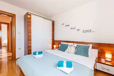 Ferienwohnung mit Meerblick und Pool