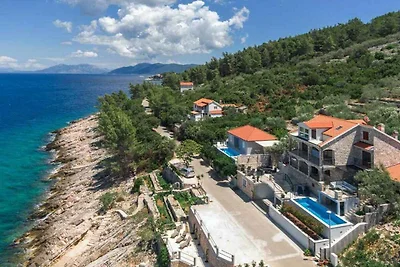 Ferienhaus mit Pool und Meerblick