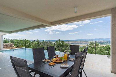 Ferienhaus mit Pool, Balkon und Grill