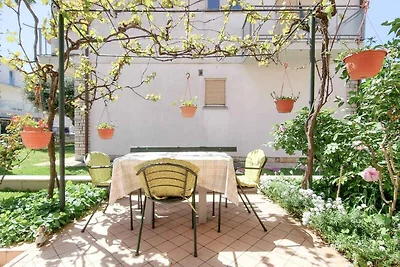 Ferienwohnung mit Terrasse 100 m vom Strand