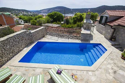 Ferienhaus mit Pool und Grill