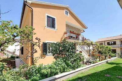 Ferienwohnung mit Terrasse 100 m vom Strand