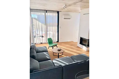 Ferienhaus mit Terrasse und Pool