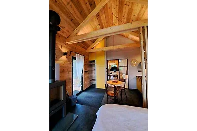 Hütte mit Kamin und Aussenkamin mit Grill
