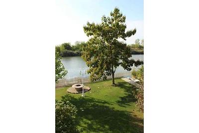 Ferienhaus direkt am Fluss mit Pool
