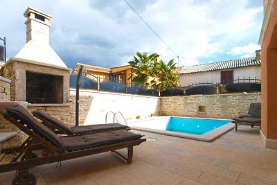 Ferienhaus mit Swimmingpool und Grillplatz