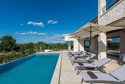 Villa mit Klimaanlage und Pool