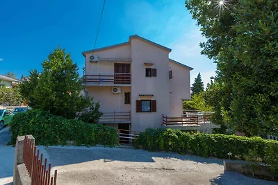 Studio mit Balkon und Klimaanlage